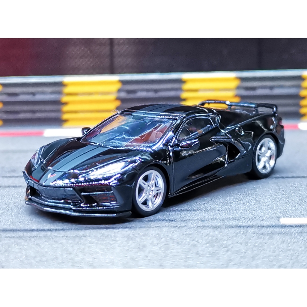 minigt-chevrolet-corvette-stingray-2020-black-w-midnight-gray-stripe