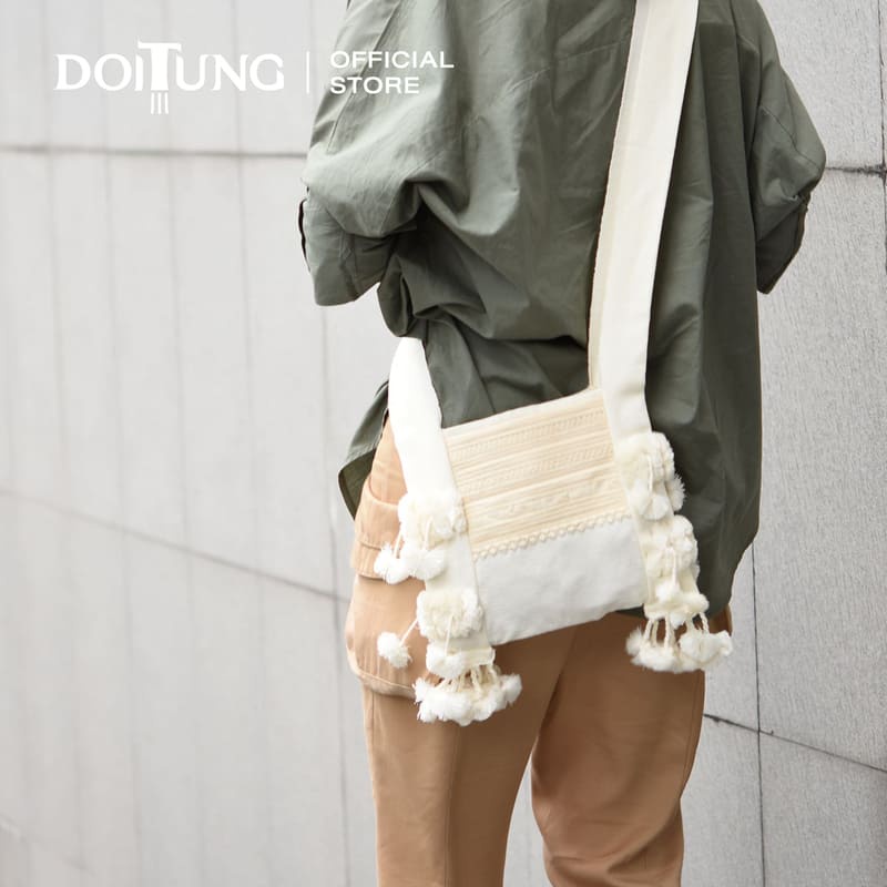 doitung-bag-white-กระเป๋าผ้า-ย่าม-ปอมๆ-ชาวเขา-ดอยตุง