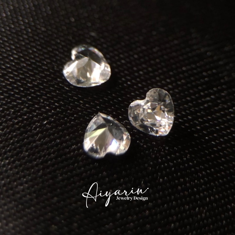 heart-cz-4a-white-diamond-เพชรรัสเซียcz-4a-รูปหัวใจ-เจียระไนเหลี่ยมก้นเพชร