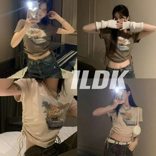 1LDK🌈พร้อมส่ง🌈เสื้อครอปไหมพรม แขนสั้นคอกลม รูดข้าง ผ้านิ่มลายเท่ๆ(52161)