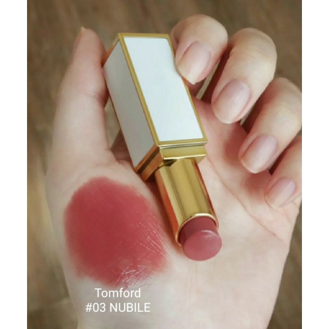 tom-ford-03-nubile-สีนี้ดีมากจริงๆทาได้ทุกวัน-รุ่นนี้เงาสวยมาก-สบายปาก-ทาแล้วปากอิ่มๆเลยเติมร่องปากได้ดี