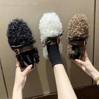 fashion△รองเท้าขนยาวแฟชั่นสำหรับฤดูใบไม้ร่วงและฤดูหนาวของผู้หญิงปี 2020 ใหม่ขนแกะลอนสีแดงก้นแบนบวกกับรองเท้าบีนนี่ขนปุ