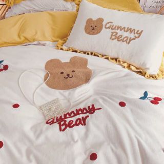 ผ้าปูเตียง (ลาย gummy bear)