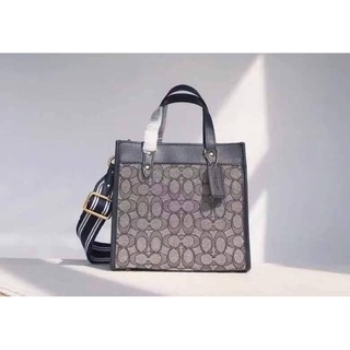 COACH กระเป๋าทรงสี่เหลี่ยม / ถุงผ้า Field Tote 22