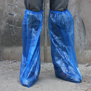 ภาพขนาดย่อของภาพหน้าปกสินค้าผ้าคลุมรองเท้า วัสดุพลาสติก ป้องกันน้ำ ป้องกันการลื่น จากร้าน sakulastore.th บน Shopee