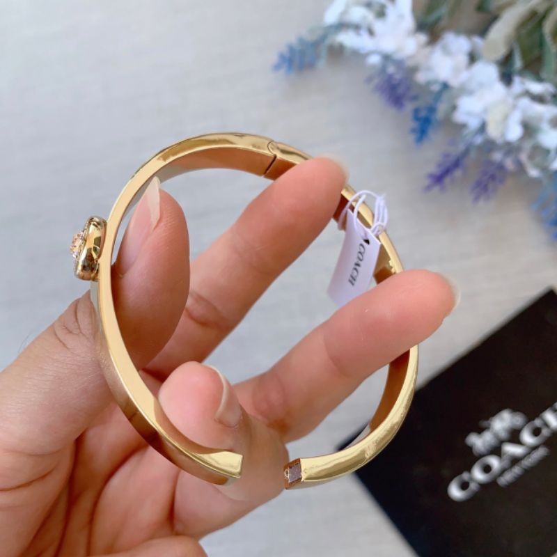 ส่งฟรี-กำไล-สีทอง-coach-c0199-open-circle-hinged-bangle-รอบวง-17-17-5เซนติเมตร