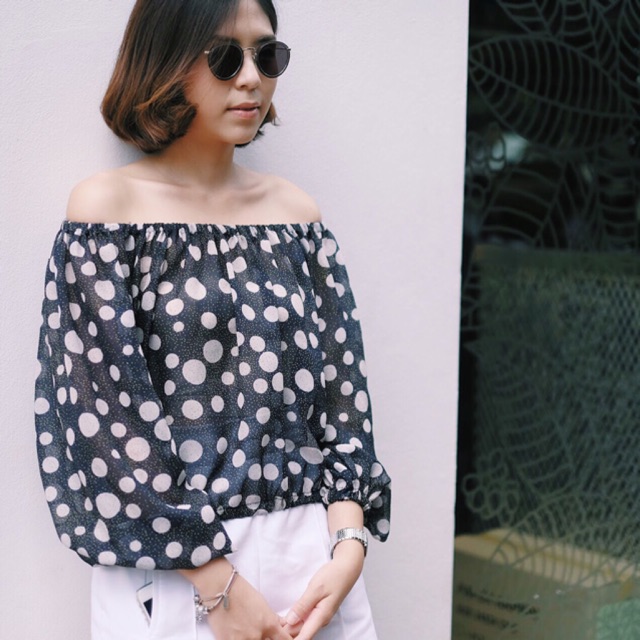 dot-dot-dot-off-shoulder-top