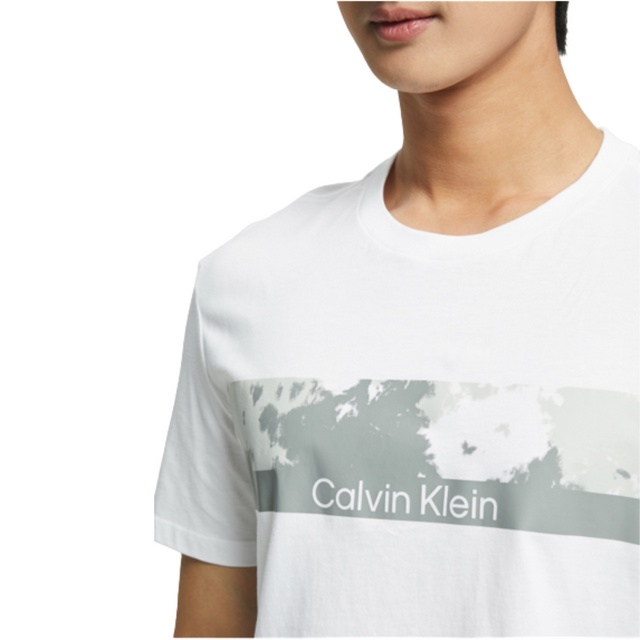 ภาพหน้าปกสินค้าCalvin Klein เสื้อยืดผู้ชาย รุ่น 40IC810 540 - สีขาว จากร้าน calvinklein_officialstore บน Shopee