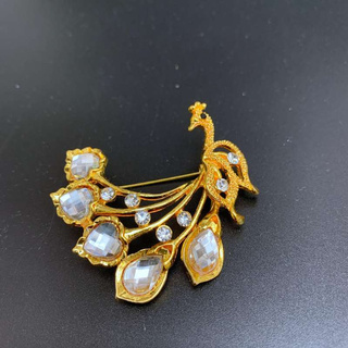 Vintage jewelry แฟชั่นเข็มกลัด สีขาวเพชรคริสตัล สีแดง เข็มกลัดนกยูงสีทอง peacock brooch