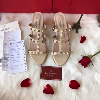 New lot🌟รุ่นขายดี Valentino hi-end1:1 พร้อมส่งค่ะ36-40