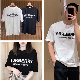 เสื้อยืดแขนสั้น พิมพ์ลายโลโก้ตัวอักษร Burberry ทรงหลวม สีดํา และสีขาว สไตล์คลาสสิก สําหรับผู้ชาย และผู้หญิง