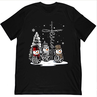 เสื้อยืดผู้ เสื้อยืด พิมพ์ลายกราฟฟิคพระเยซู Merry Christmas Awesome Snowman And Pine Tre สวมใส่สบาย ของขวัญวันพ่อ S-5XL