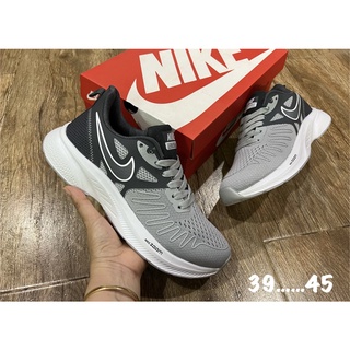 Nike Zoom รองเท้าผ้าใบแบบผูกเชือก