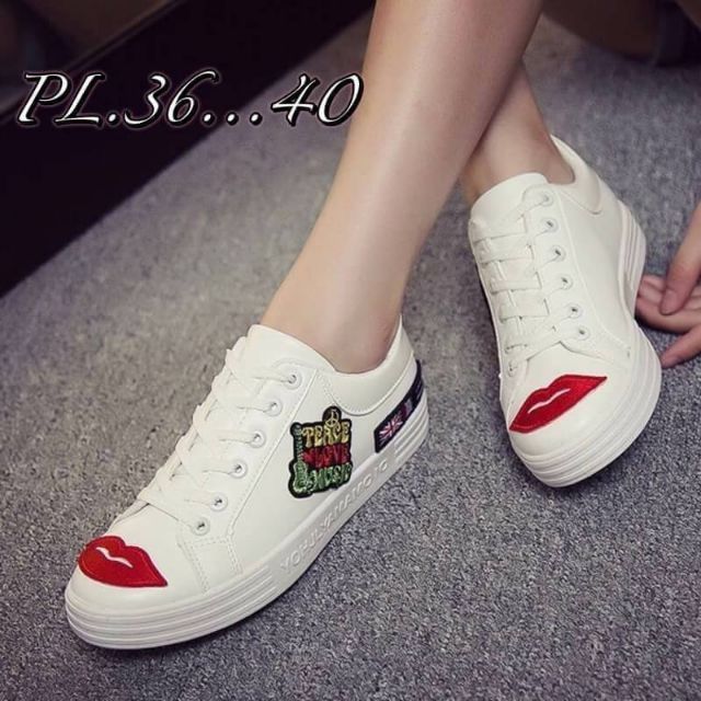 รองเท้าผ้าใบ-36-40-ราคา-550-บาท