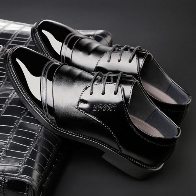 ภาพหน้าปกสินค้ารองเท้าผู้ชาย รองเท้าหนัง รุ่น CM9852 สีดำ
