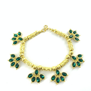 Vintage Jewelry ชุดไทย เครื่องประดับ เพชร ทอง สร้อยข้อมือ ประเพณี ผู้หญิง