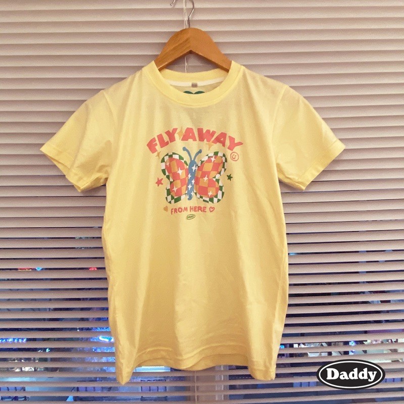 daddy-fly-away-from-here-t-shirt-เสื้อยืด-สกรีนลายผีเสื้อ-สีเหลือง