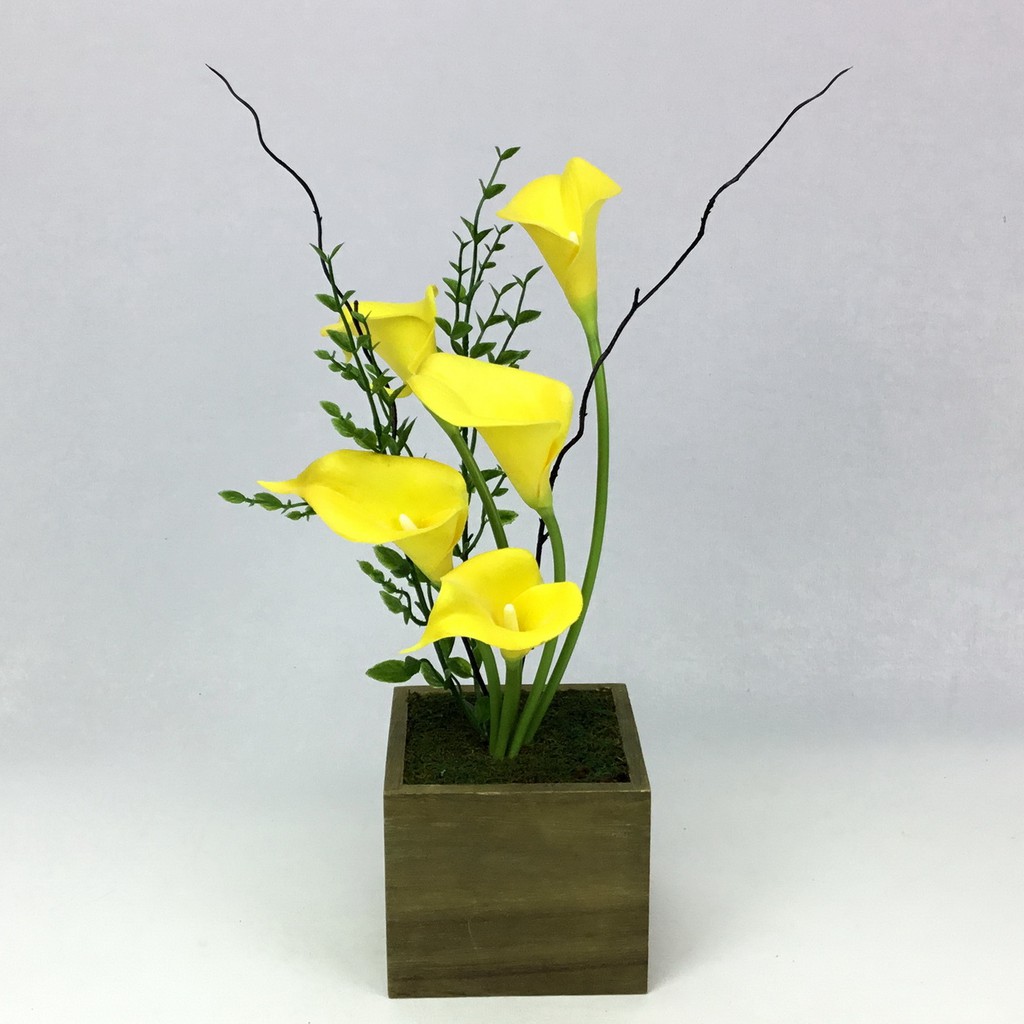 กระถางดอกไม้ประดิษฐ์-ดอกคาล่าลิลลี่สีเหลืองจัดในกระถางไม้-ดอกไม้ปลอมแต่งบ้าน