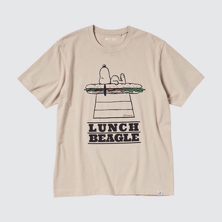 ภาพหน้าปกสินค้าUniqlo เสื้อยืดลําลองสําหรับผู้ชาย/ผู้หญิงแขนสั้นพิมพ์ลาย Snoopy Series) 44209 ซึ่งคุณอาจชอบราคาและรีวิวของสินค้านี้