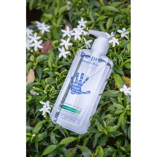 ภาพหน้าปกสินค้าDe-Pio Hand Rub Sanitizer 500 ml. สูตรผสมดอกคาโมมายด์ พร้อมหัวฉีดสเปรย์ ซึ่งคุณอาจชอบสินค้านี้