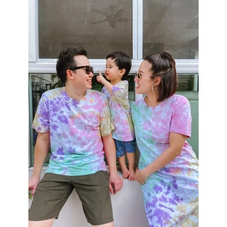 ชุดครอบครัวมัดย้อมสีพาสเทล Happy Family Tie Dye Set