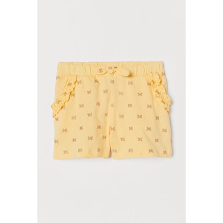 H&amp;M กางเกงขาสั้นเด็กผู้หญิง สีเหลืองลายผีเสื้อจิ๋วทองกากเพชร แต่งโบว์หน้า มีกระเป๋าข้าง
