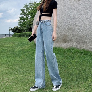 ภาพหน้าปกสินค้ากางเกงยีนส์เอวสูง กางเกงยีนส์ผู้หญิง กางเกงยีนส์ขายาว กางเกงยีนส์ทรงกระบอก สีวินเทจ สไตล์เกาหลี มี3สี LK9925 ที่เกี่ยวข้อง