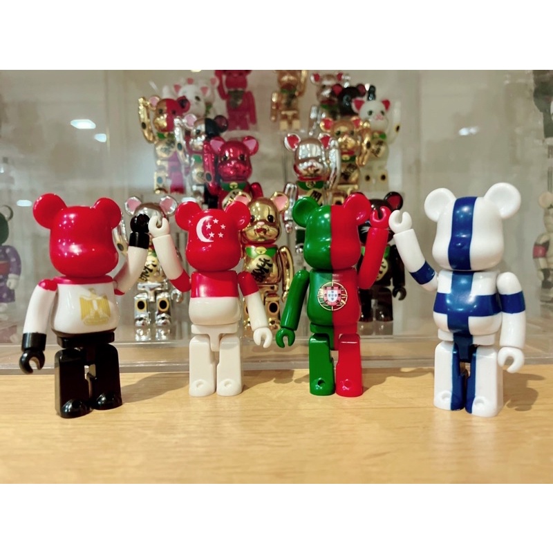 ภาพหน้าปกสินค้า(ของแท้ไม่มีกล่อง) Be@rbrick Flag: Series 28 Egypt, Series 32 Singapore, Series 34 Portugal, Series 35 Finland จากร้าน bb_happy บน Shopee