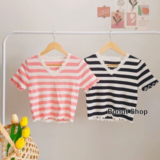 เสื้อครอปไหมพรม ผ้ายืด เเต่งชายระบาย สินค้าพร้อมส่ง