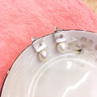 ต่างหูเงินขัดด้านทรงสี่เหลี่ยม ประดับไข่มุกแท้ทรงหยดน้ำธรรมชาติ (Freshwater Pearl)