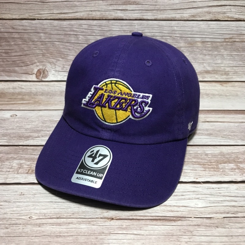 LOS ANGELES LAKERS ’47 PURPLE CLEAN UP HAT