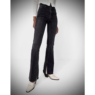 ภาพหน้าปกสินค้า(A047)stradivarius jeans ขาม้าขากระดิ่งแหวกข้าง มือ1 แท้💯 ผ้าดีใส่สวยทรงสวยมาก เก็บทรงใส่แล้วหุ่นดีดูสูงผอมผ้าดีสีฟอกสวย ซึ่งคุณอาจชอบราคาและรีวิวของสินค้านี้