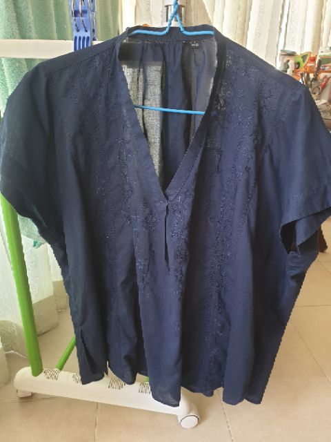 เสื้อครอป-ยูนิโคล่-ใหม่มาก-ป้ายถูกตัด