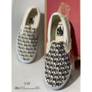 รองเท้าผ้าใบ slip-on พร้อมกล่อง มีบริการเก็บปลายทาง A