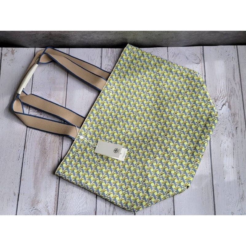 สด-ผ่อน-กระเป๋าสีเขียว-88298-tory-burch-printed-canvas-tote-acid-lemon-basketweave