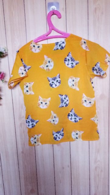 เสื้อเหลืองพิมพ์ลายหน้าแมว
