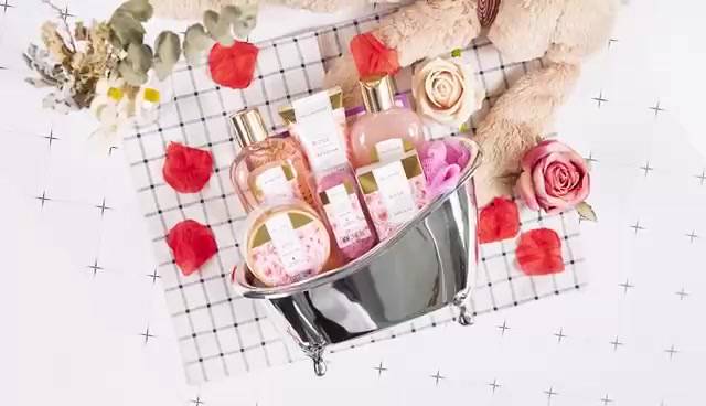 spa-luxetique-spa-gift-set-ชุดของขวัญกระเช้าของขวัญสปา-8-ชิ้น-ชุดของขวัญ-ชุดดูแลร่างกายผู้หญิง-ของขวัญวันหยุด