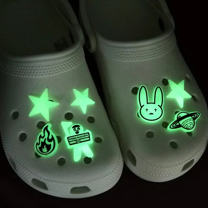 glow-in-the-dark-jibitz-charm-cute-bunny-fire-croc-jibbits-shoe-charms-pin-crocks-สําหรับผู้ชาย-อุปกรณ์เสริมตกแต่งรองเท้า