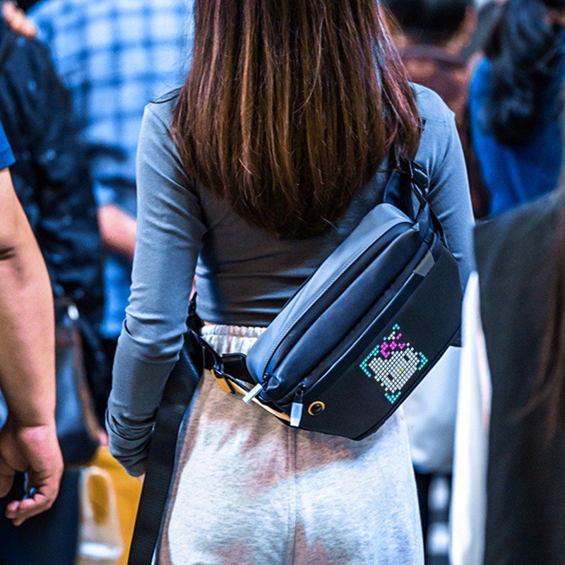 สินค้าพร้อมส่ง-กระเป๋าสะพายข้าง-divoom-pixoo-slingbag-พร้อมจอ-pixel-ด้านหน้ากระเป๋า-สร้างรูปง่ายผ่าน-app-สมาร์ท-led