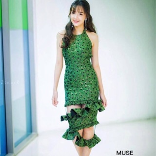 เดรสคล้องคอสีเขียวลายเอกทั้งตัว