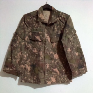 ภาพหน้าปกสินค้าเสื้อทหารเกาหลีลายดิจิตอล มือสอง สภาพสวย มีของแถมให้ครับ ที่เกี่ยวข้อง