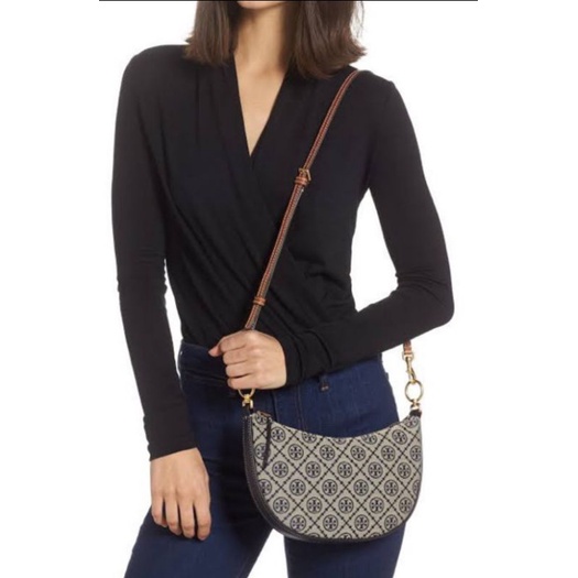 สด-ผ่อน-กระเป๋า-79388-tory-burch-t-monogram-jacquard-mini-hobo