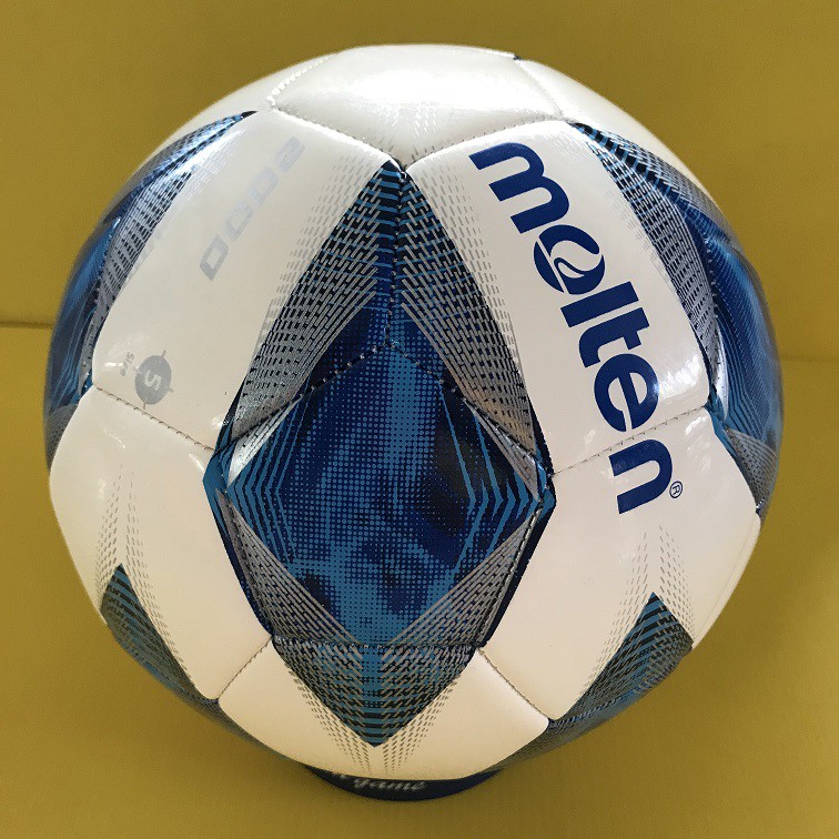 ภาพหน้าปกสินค้าลูกฟุตบอล ลูกบอล Molten F5A2000 เบอร์5 ลูกฟุตบอลหนังเย็บ จากร้าน thaibasshop บน Shopee