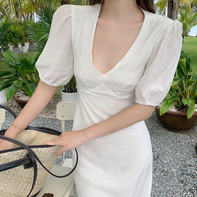 ac1239-พร้อมส่ง-แม๊กซี่เดรสแฟชั่นสีขาว-คอวี-โชว์หลังผูกโบว์-พริ้ว-ใส่ไปทะเล-ใส่ชิวๆ-สวยจ้า