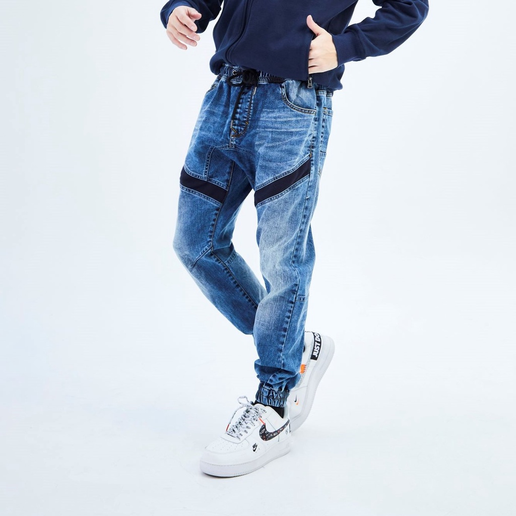 ภาพหน้าปกสินค้าDAVIE JONES กางเกงจ็อกเกอร์ ยีนส์ เอวยางยืด ขาจั๊ม สีกรม สีดำ สีดำฟอก Drawstring Denim Joggers GP0124NV GP0125BK GP0127BK