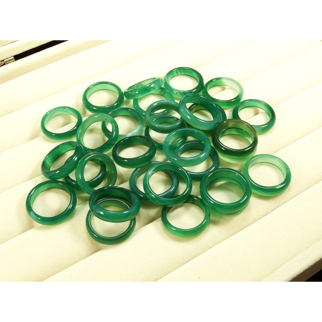 แหวนหยกเขียวแท้นำเข้าจากประเทศจีน-จากjade-market-ฮ่องกง-สีเขียวเข้ม