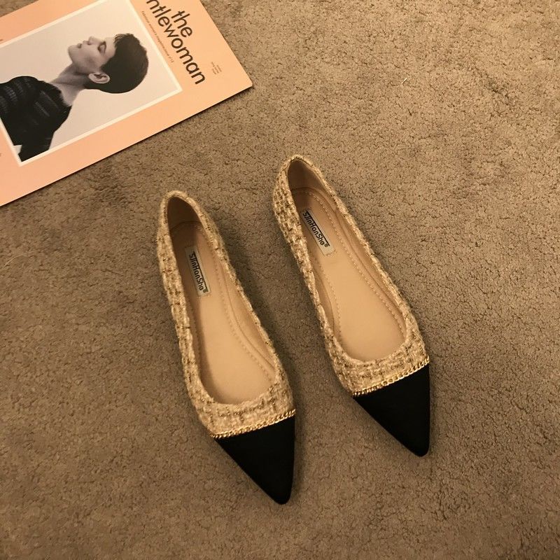 ภาพหน้าปกสินค้าใหม่โซ่รองเท้าผู้หญิง จับคู่สี รองเท้าแหลม รองเท้าส้นแบนสตรีเกาหลี รองเท้าวินเทจ