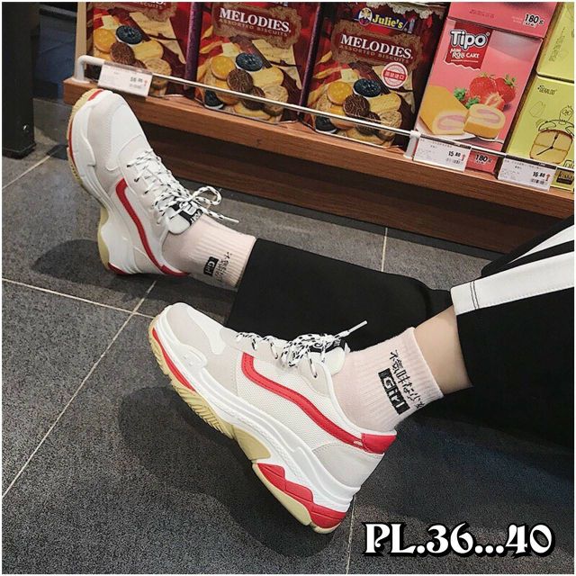 รองเท้าผ้าใบ-36-40-ราคา-650บาท