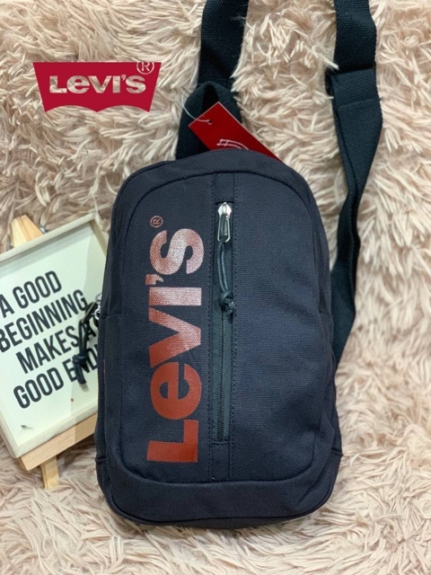 กระเป๋าสะพายหลัง-คาดหลัง-levi-s-black-denim-waist-bag