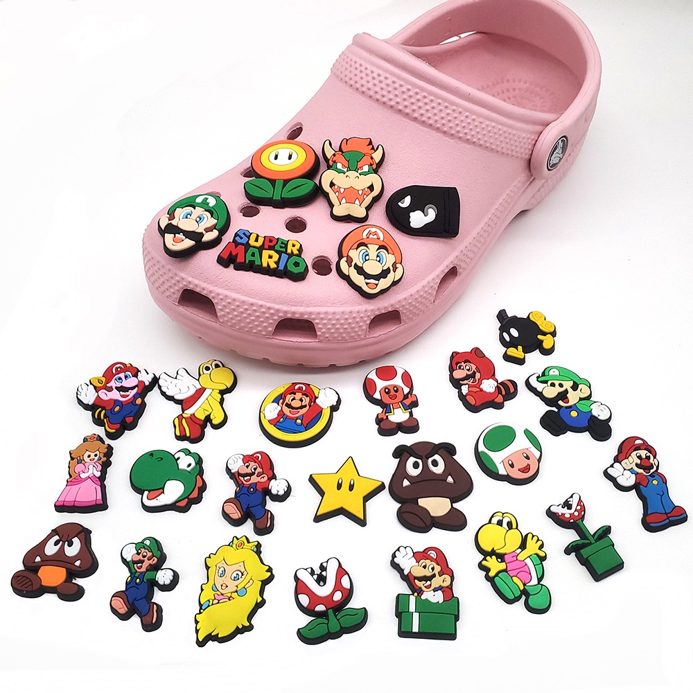 ภาพหน้าปกสินค้าMario Jibbitz ธีมเกมการ์ตูนน่ารัก Crocs accessories pvc decorate accessories shoe charms diy ถอดได้ รองเท้าแตะ หัวเข็มขัด ของขวัญคริสต์มาสสำหรับเด็ก 1000 รุ่น สําหรับคุณเลือก จากร้าน ljlstore.th บน Shopee